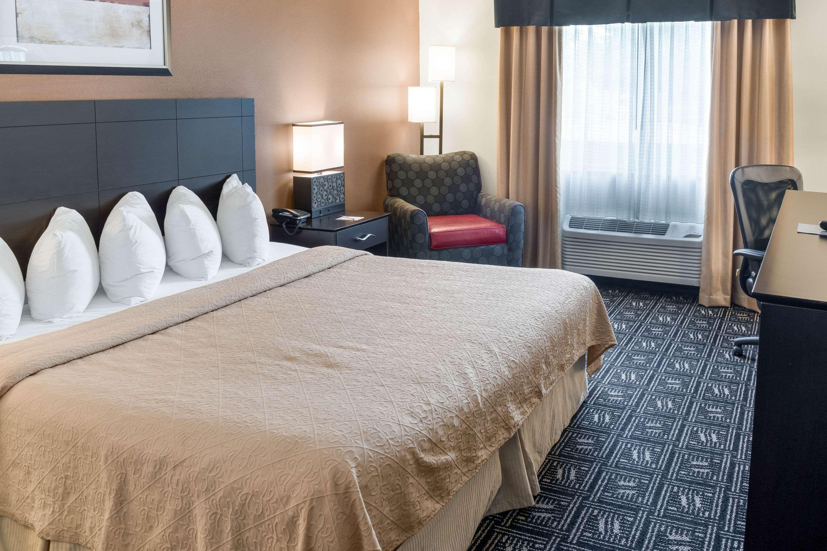 Quality Inn & Suites Манкейто Экстерьер фото