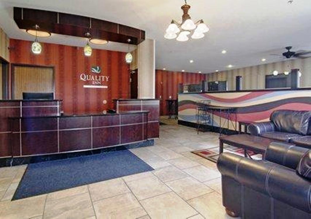 Quality Inn & Suites Манкейто Экстерьер фото