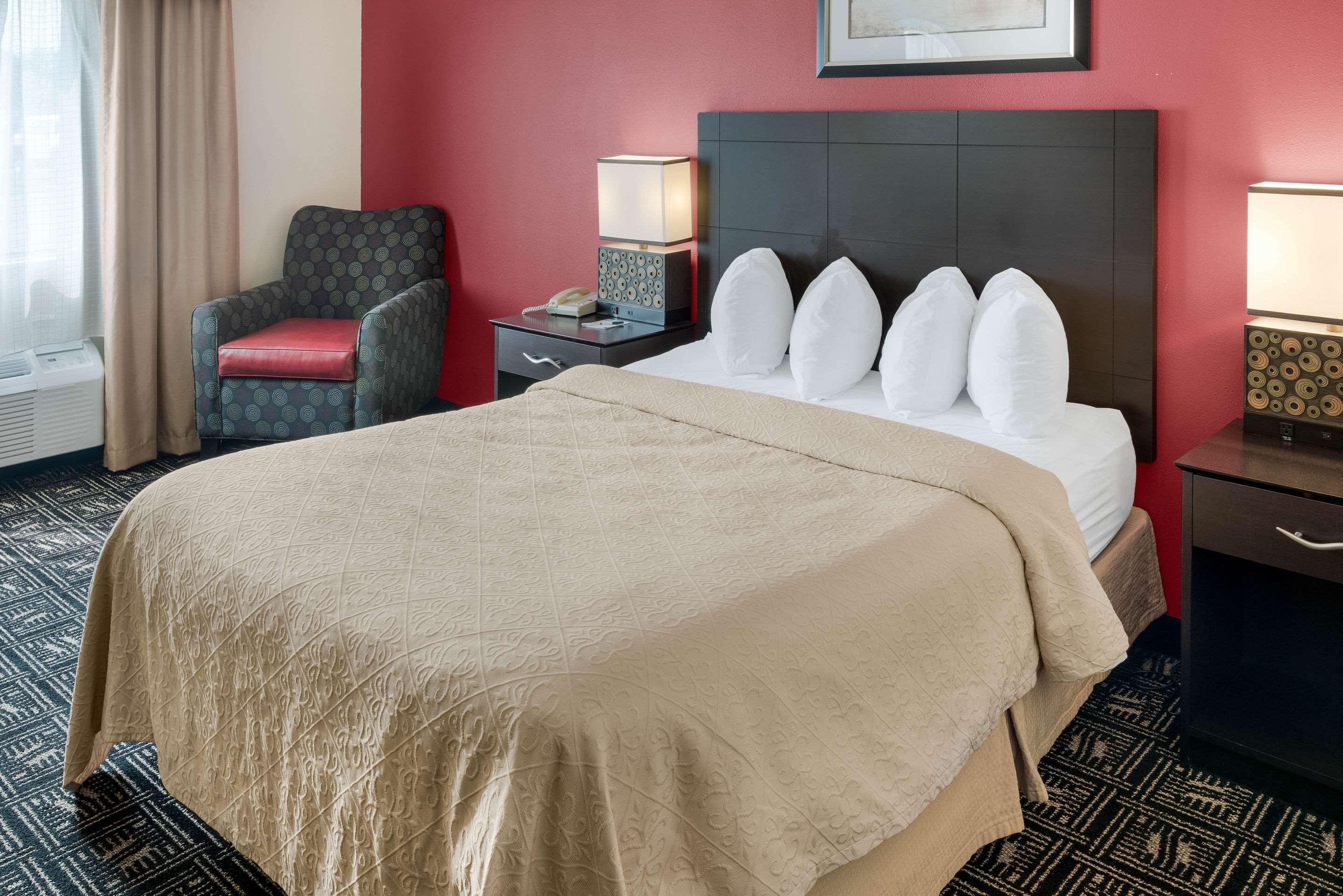 Quality Inn & Suites Манкейто Экстерьер фото
