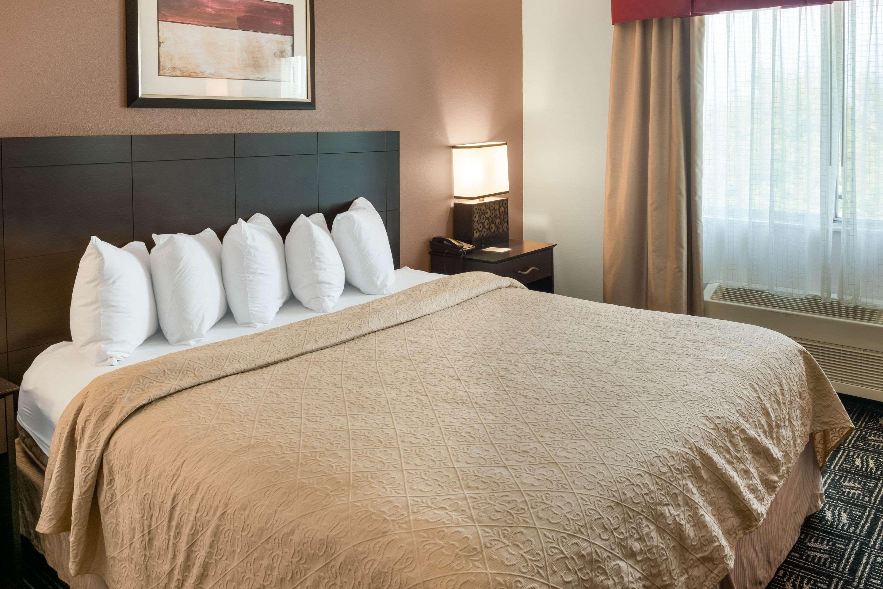 Quality Inn & Suites Манкейто Экстерьер фото