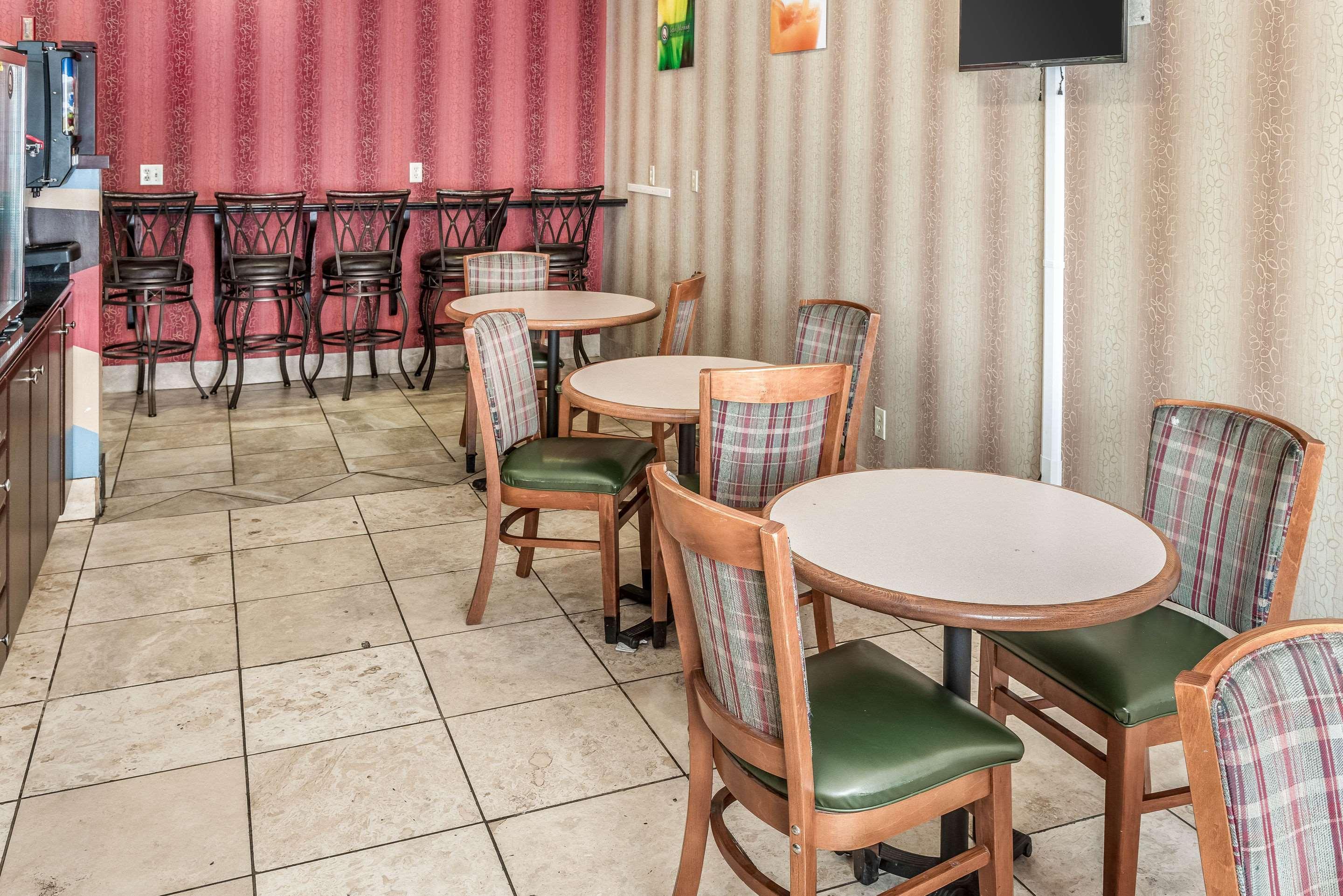 Quality Inn & Suites Манкейто Экстерьер фото